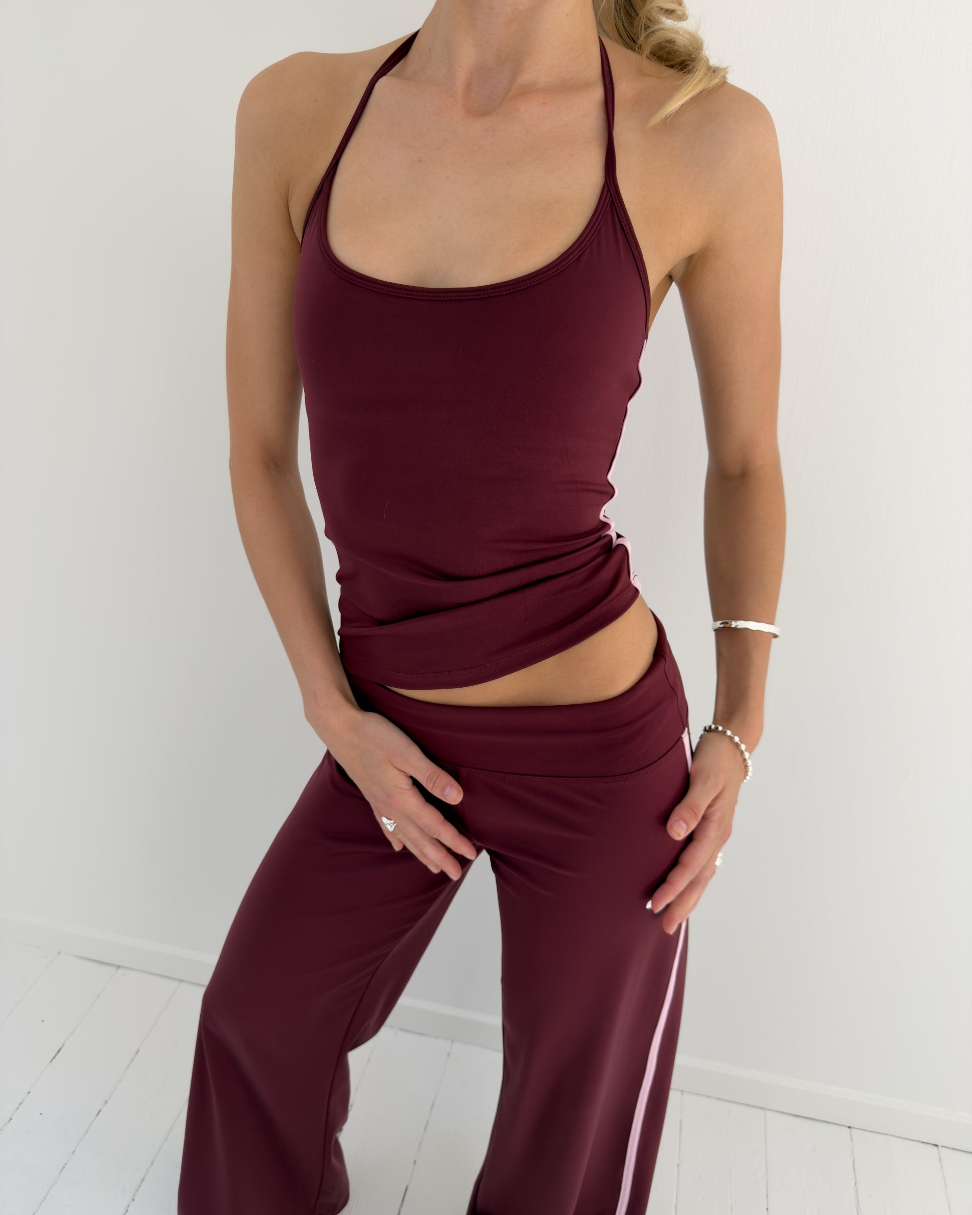 Nomi Halter Top / Cherry