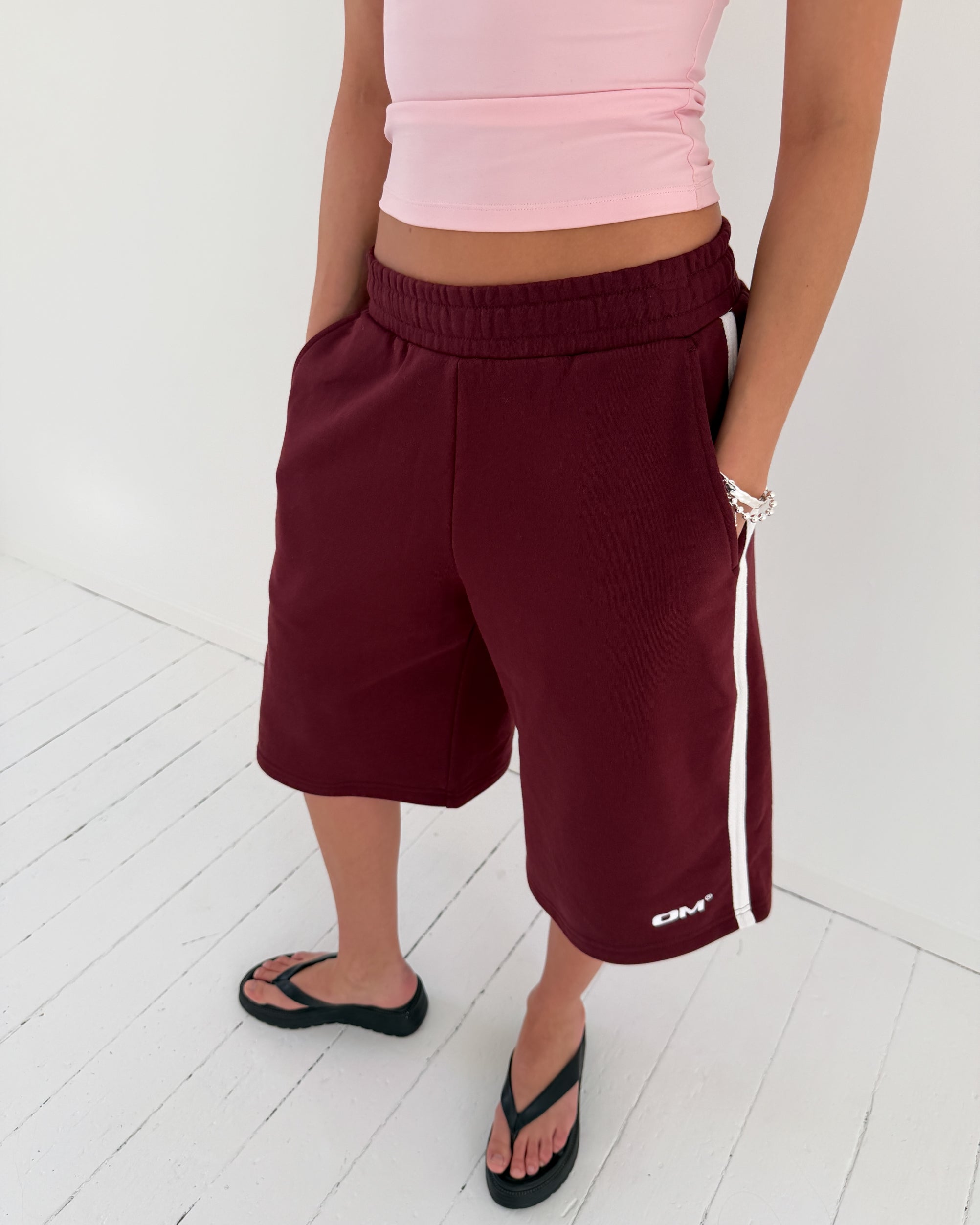 OM Sweatshorts / Cherry