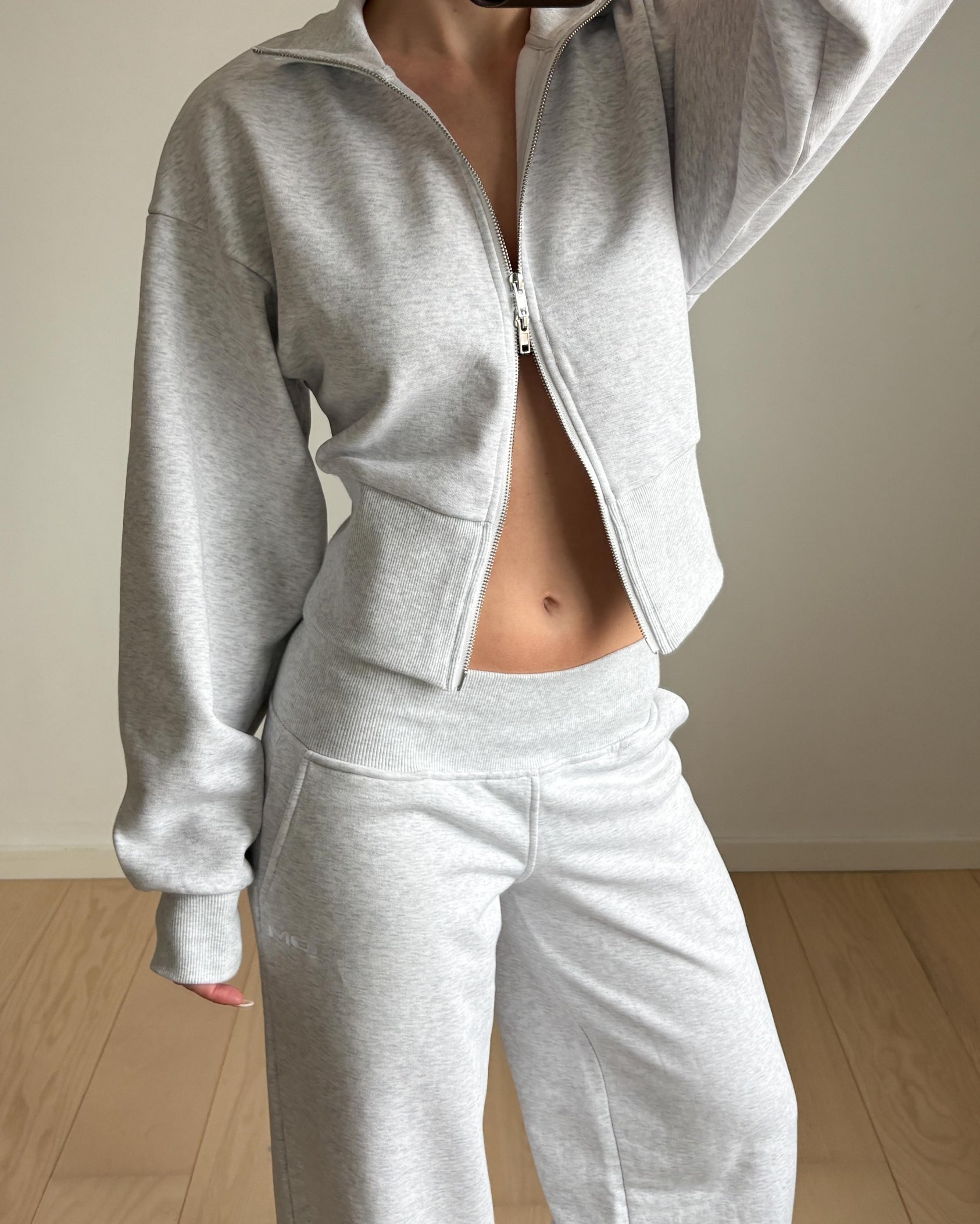トップス meer./ PeAR SWEAT /GRY Gabrielle Zip-up / Light Grey Melange – Ora Mora
