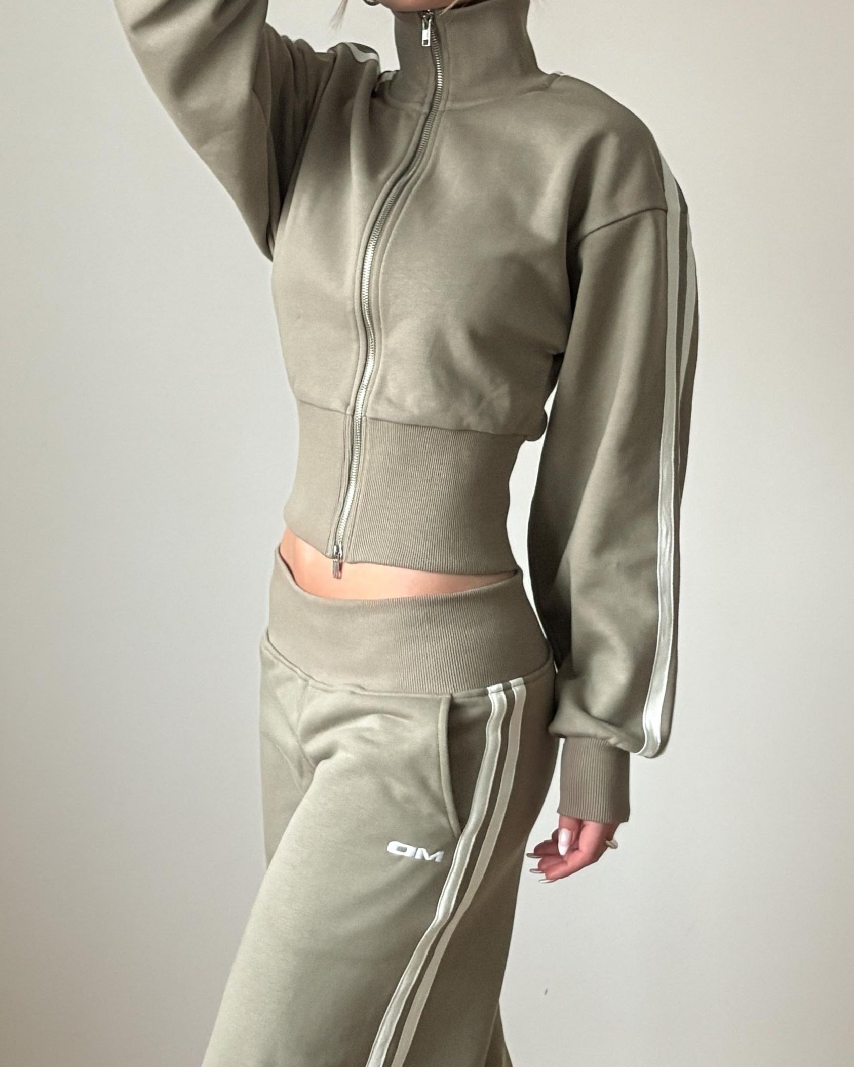 Gabrielle Zip-up / Dusty Green – Ora Mora
