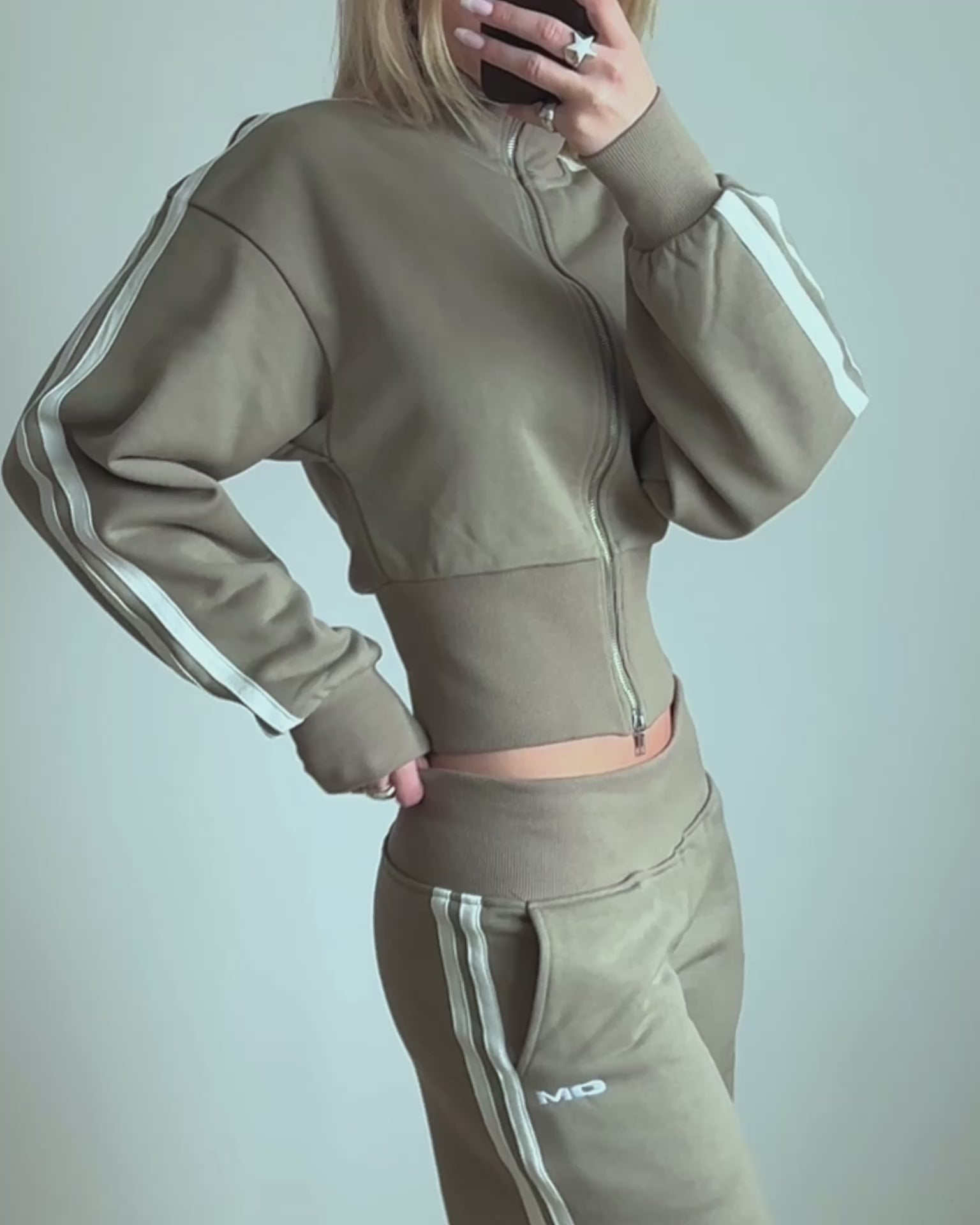 Gabrielle Zip-up / Dusty Green – Ora Mora